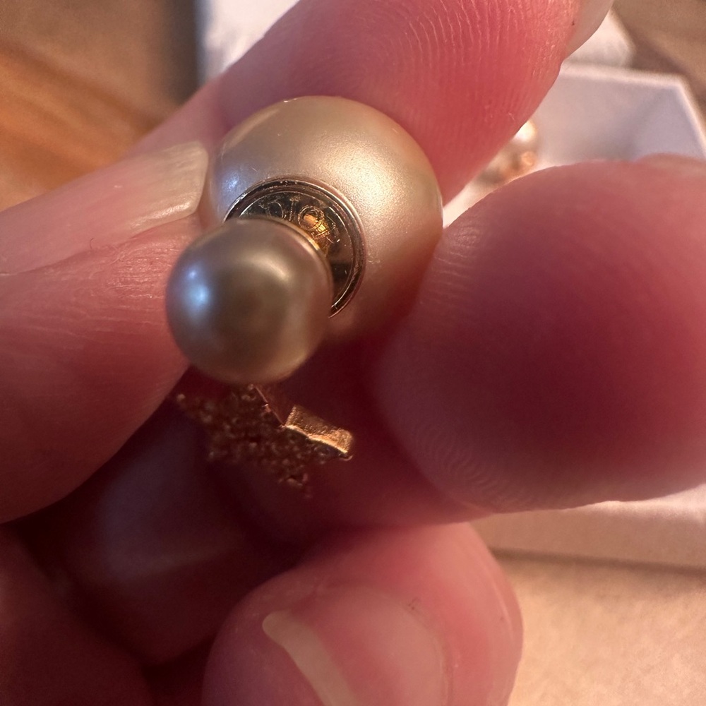 ❌SOLD❌Dior Tribales Earrings
Pink-Finish Metal with Pink Resin Pearl and - Picture 13 of 16